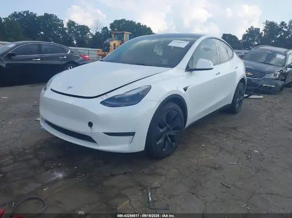 Tesla Model Y 2025