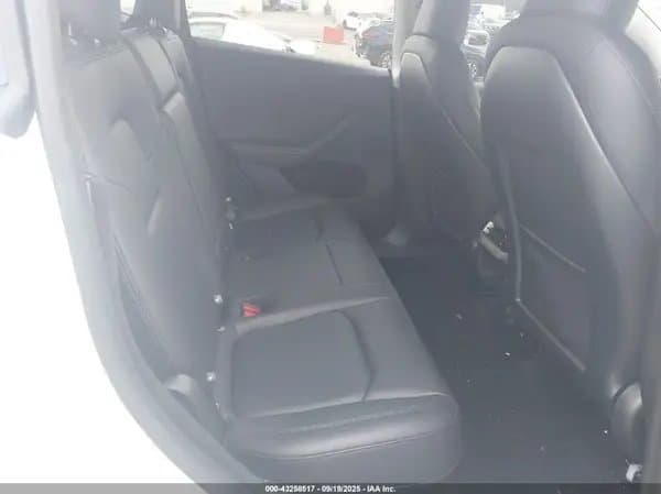 Tesla Model Y 2025