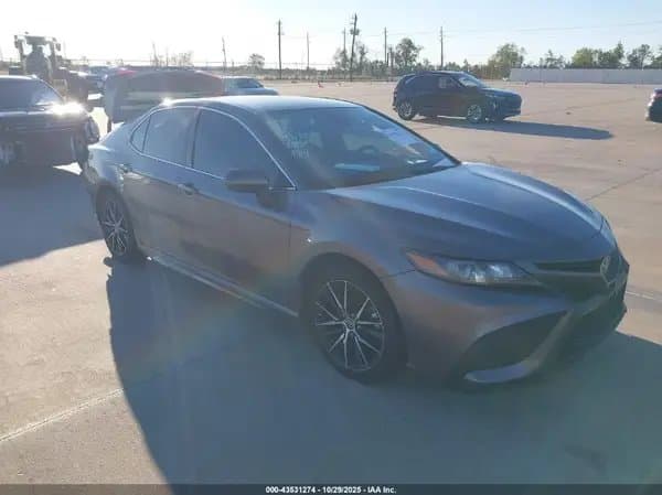Toyota Camry 2021