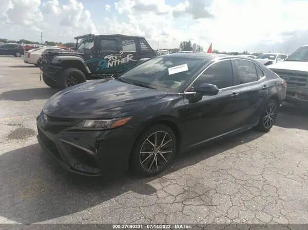 Toyota Camry 2021