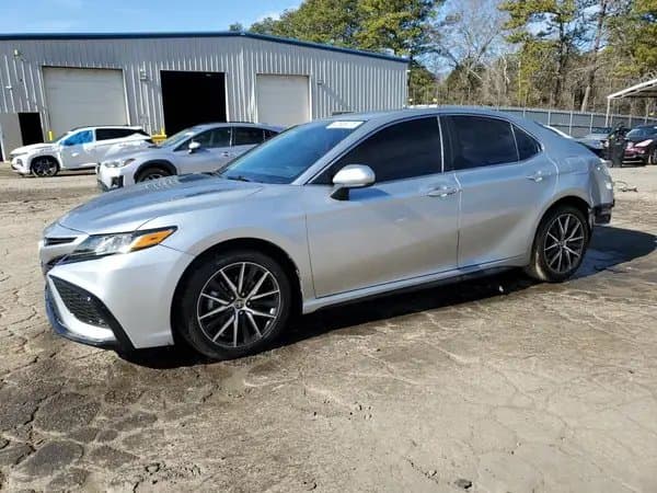Toyota Camry 2021