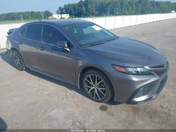 Toyota Camry 2021