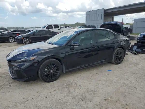 Toyota Camry 2025