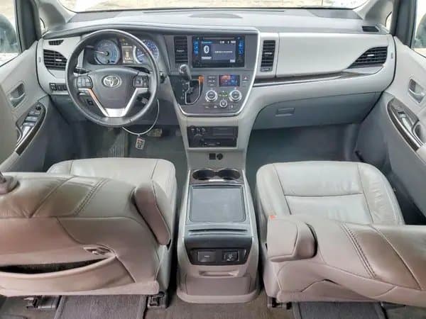 Toyota Sienna 2016