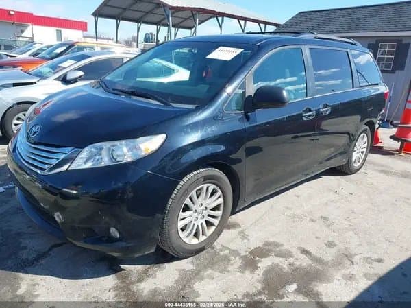 Toyota Sienna 2016