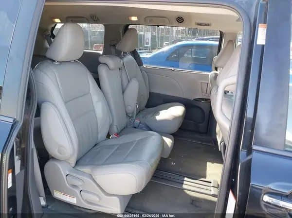 Toyota Sienna 2016