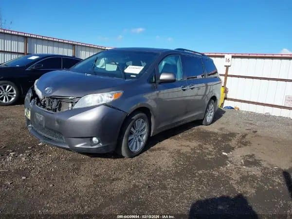 Toyota Sienna 2016