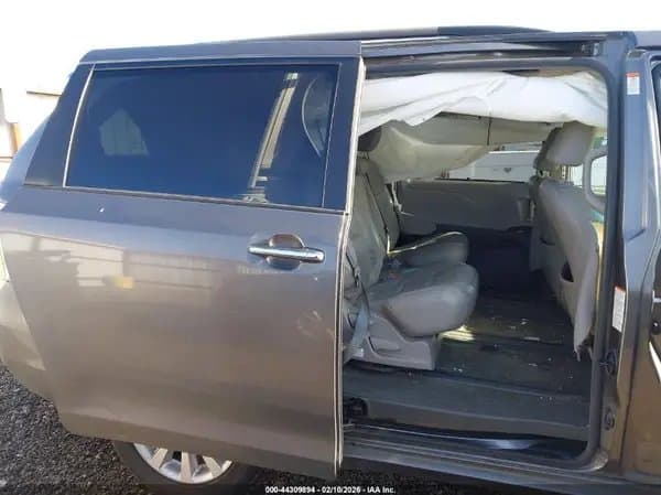 Toyota Sienna 2016