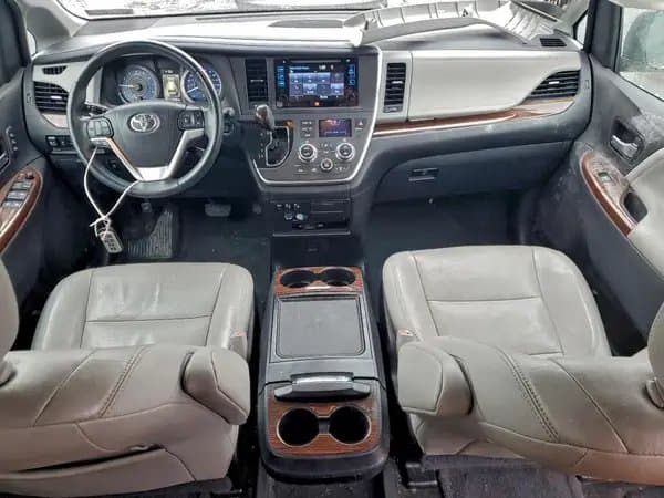 Toyota Sienna 2016