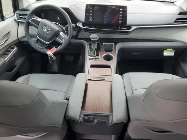 Toyota Sienna 2024