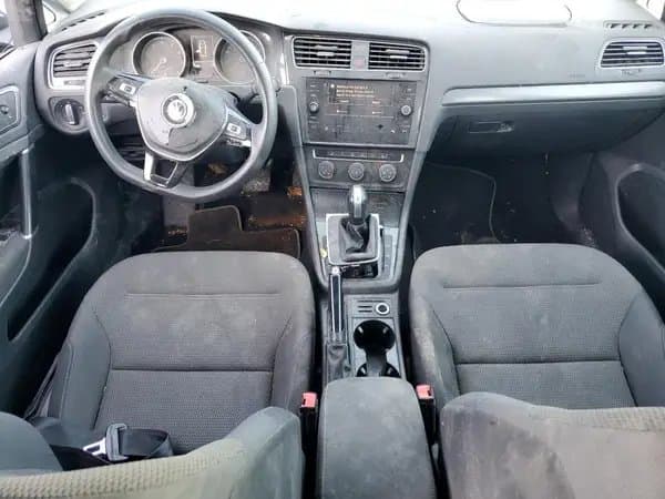 Volkswagen Golf 2021