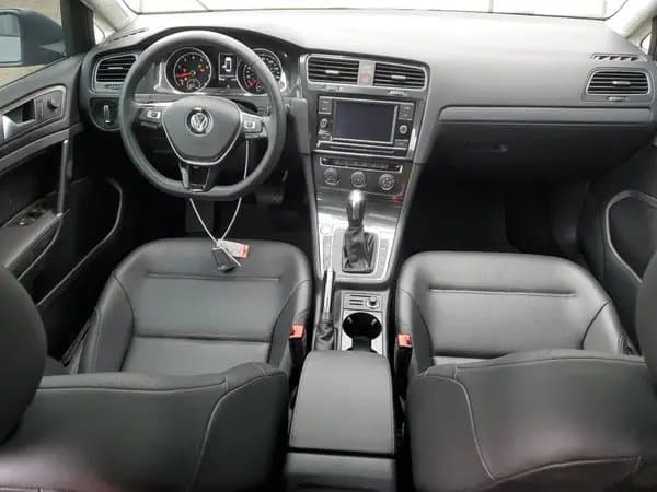 Volkswagen Golf 2021