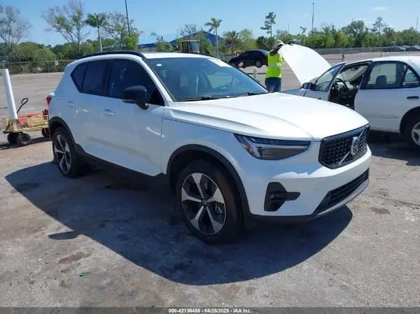 Volvo Xc40 2025