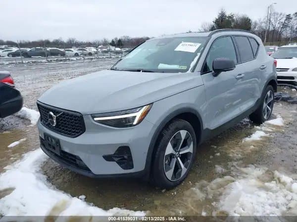Volvo Xc40 2025