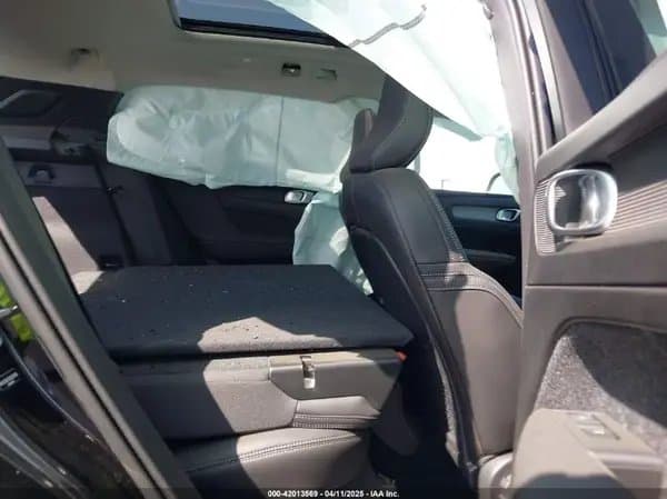 Volvo Xc40 2025